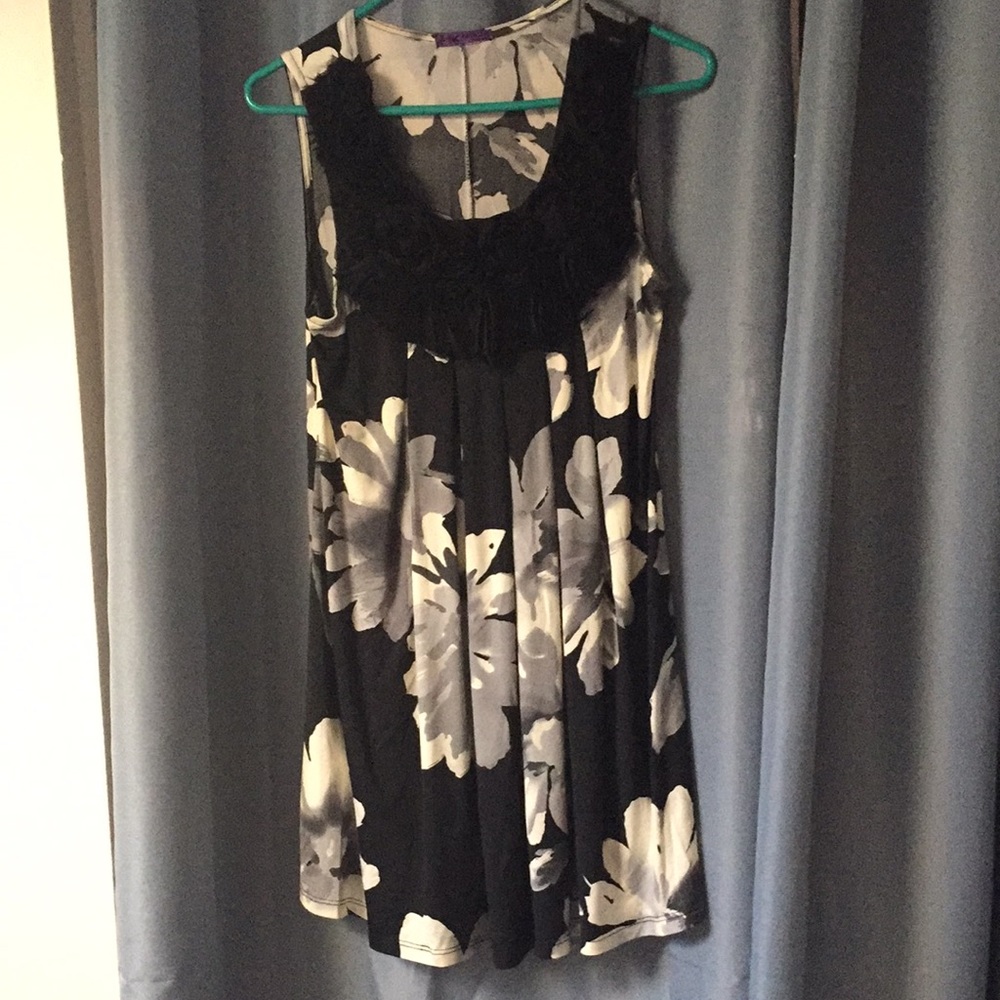 Mini dress with black rose collar